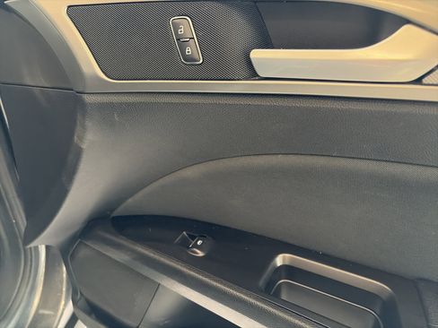 Used 2017 Ford Fusion SE image 31