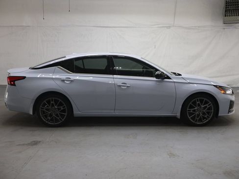 Used 2023 Nissan Altima 2.0 SR FWD image 8