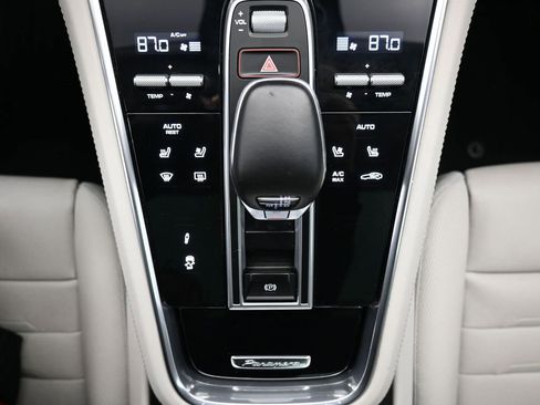 Used 2021 Porsche Panamera GTS w/ Premium Package image 18