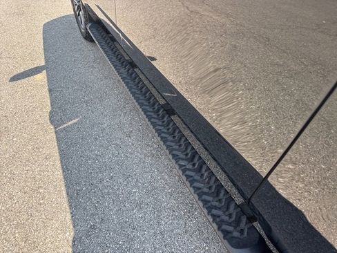 Certified 2024 Chevrolet Suburban Z71 w/ Luxury Package image 9