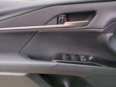 Used 2025 Toyota Camry LE w/ Convenience Package FWD image 11