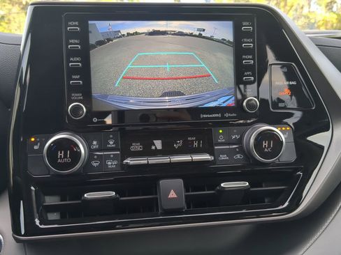 Used 2022 Toyota Highlander XLE image 27