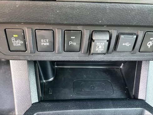 Used 2022 Toyota Tacoma TRD Sport w/ Technology Package AWD/4WD image 16