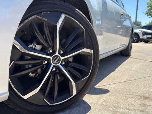 Used 2025 Nissan Altima 2.5 SR FWD image 5