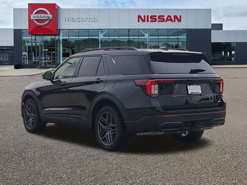 Used 2025 Ford Explorer ST-Line w/ ST-Line Street Pack AWD/4WD image 5