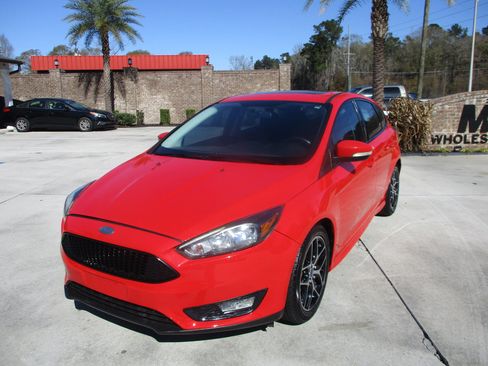 Used 2015 Ford Focus SE w/ SE Sport Package image 29