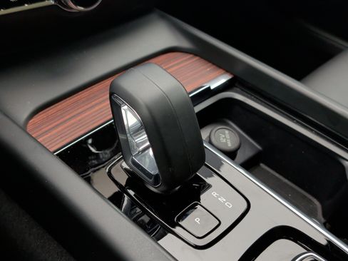 Used 2025 Volvo V60 B5 Cross Country Plus image 28