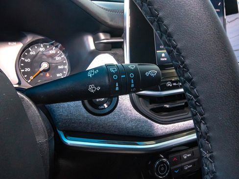 Used 2025 Jeep Compass Latitude image 14