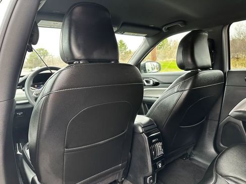 Used 2024 Jeep Compass Limited image 23