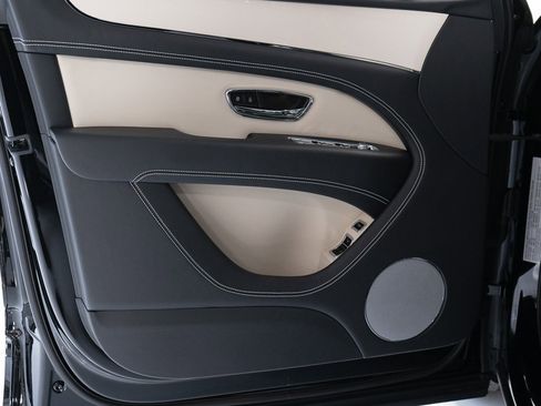 New 2025 Bentley Bentayga V8 image 11