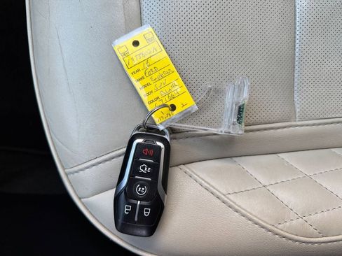 Used 2016 Ford Explorer Platinum image 33