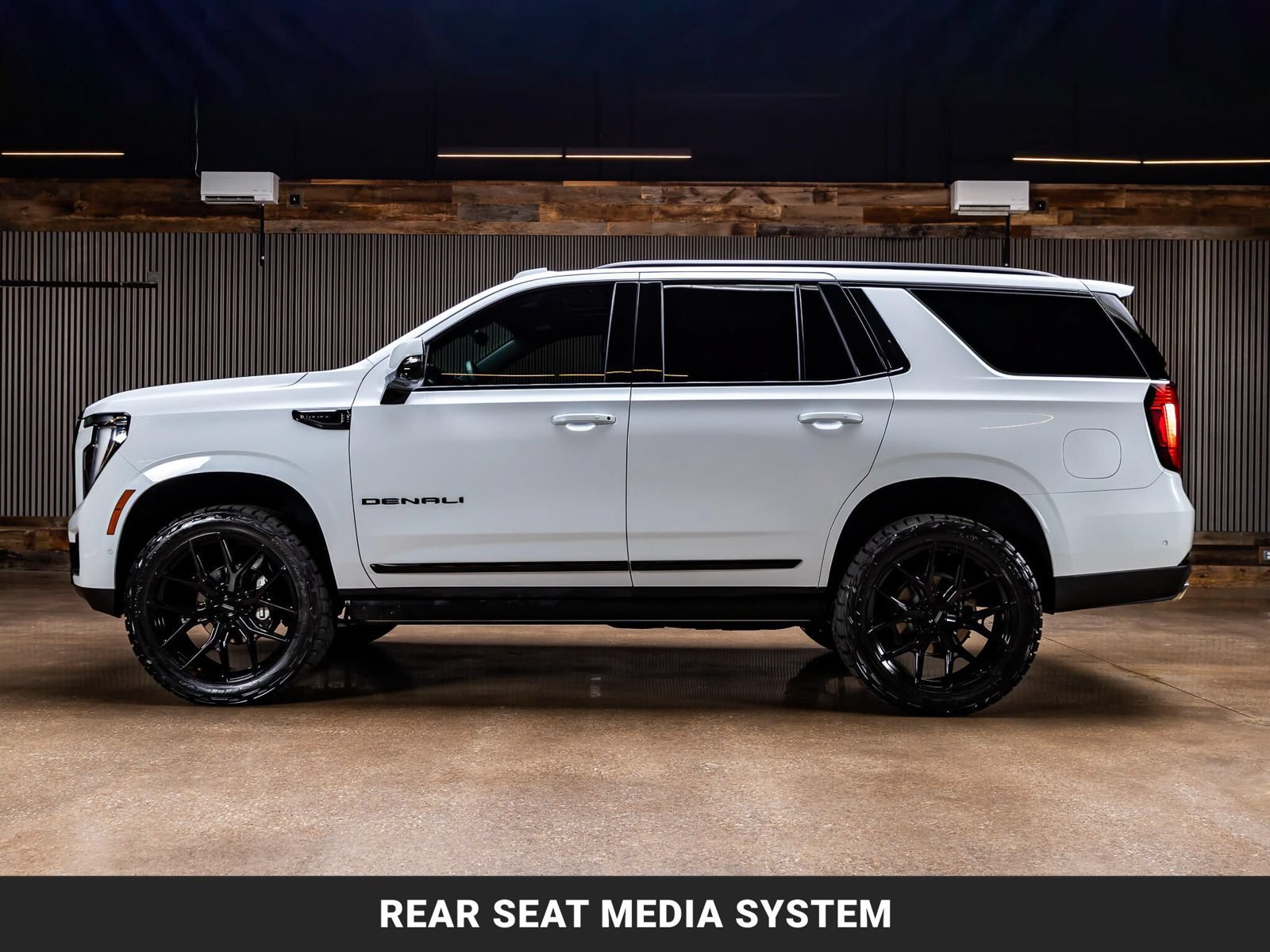 Used 2026 GMC Yukon Denali Ultimate w/ LPO, Floor Liner Package AWD/4WD image 6