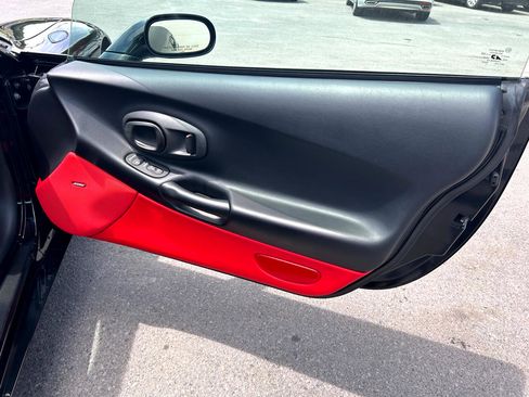 Used 2001 Chevrolet Corvette Z06 w/ Memory Pkg image 19