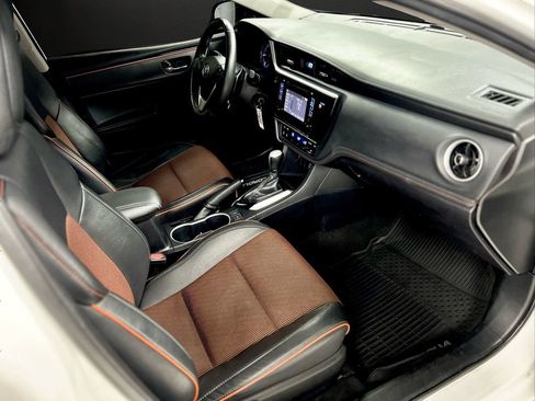 Used 2018 Toyota Corolla SE FWD image 15
