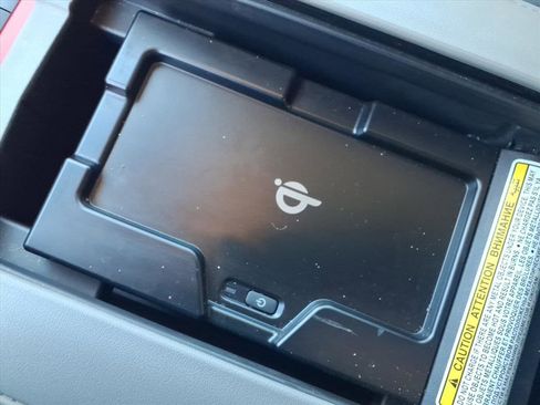 Used 2022 Toyota Highlander XLE image 9