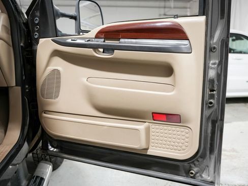 Used 2005 Ford F350 4x4 Crew Cab DRW Super Duty image 35