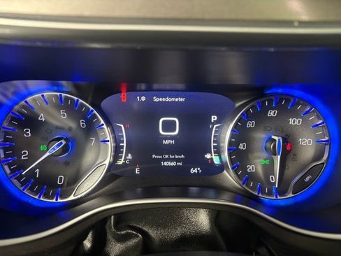 Used 2018 Chrysler Pacifica Limited FWD image 32