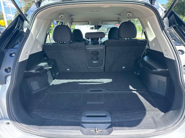Used 2019 Nissan Rogue S FWD image 12
