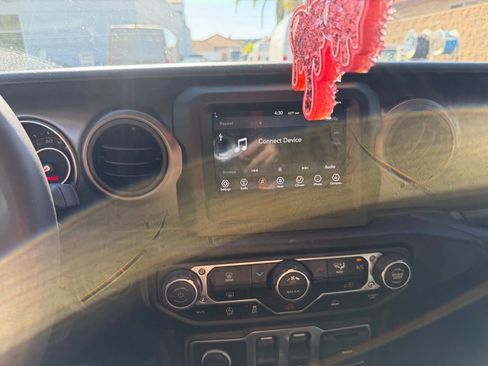 Used 2023 Jeep Wrangler Willys image 21