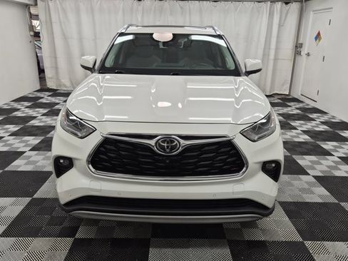 Used 2021 Toyota Highlander Platinum image 2