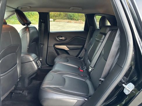 Used 2018 Jeep Cherokee Limited image 19