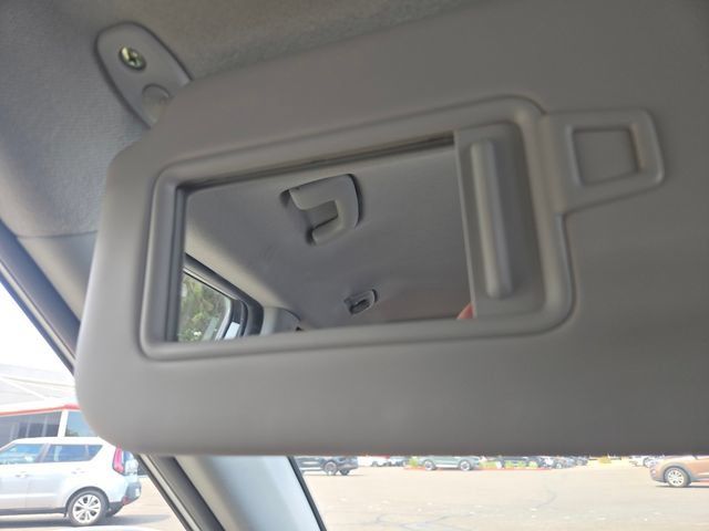 Used 2025 Kia Soul LX w/ LX Technology Package FWD image 17