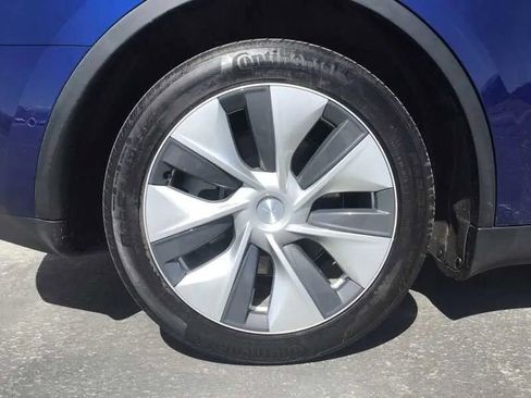 Used 2021 Tesla Model Y Long Range image 42