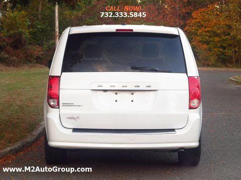Used 2018 Dodge Grand Caravan SE w/ UConnect Hands-Free Group image 20