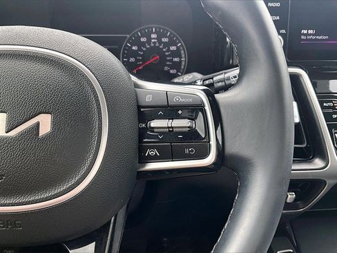 Certified 2022 Kia Sorento S w/ Panoramic Sunroof Package image 21