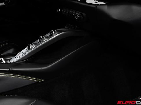 Used 2020 Ferrari 812 Superfast RWD image 38