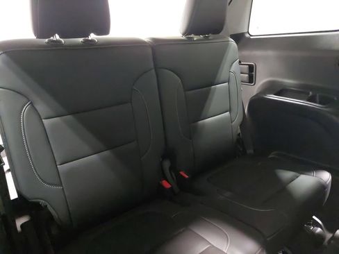 Used 2023 GMC Acadia SLT w/ Trailering Package image 12