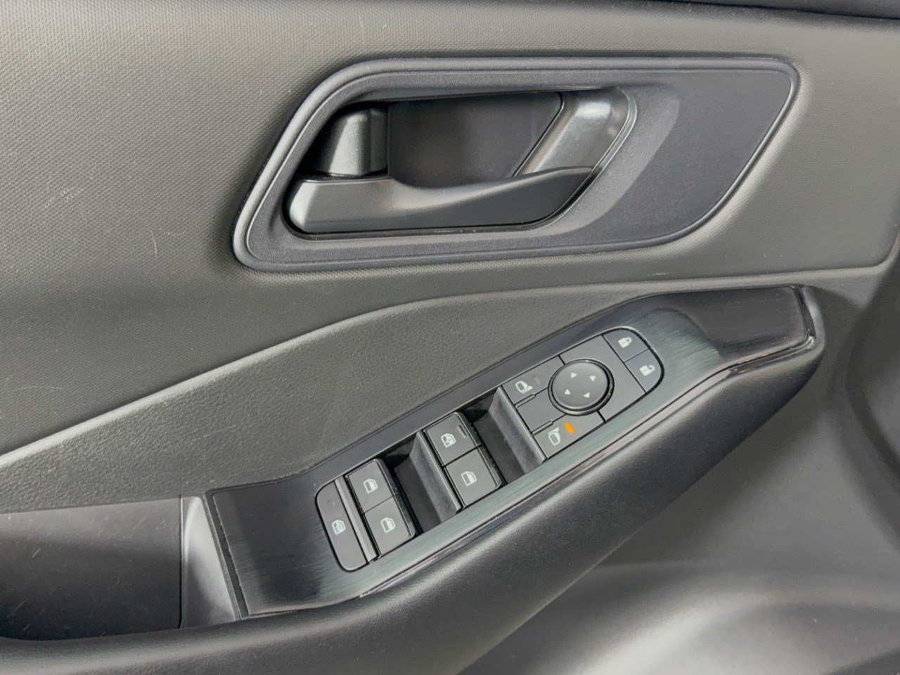 Used 2024 Nissan Rogue S AWD/4WD image 15