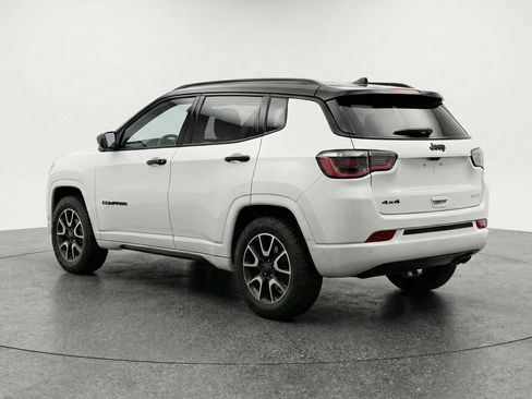 Used 2025 Jeep Compass Trailhawk image 6