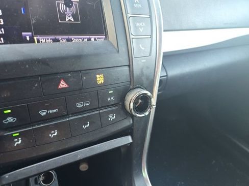 Used 2017 Toyota Camry SE FWD image 12