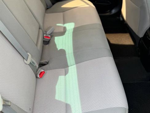 Used 2015 Toyota Corolla LE image 9