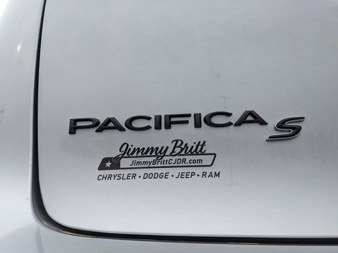 Certified 2026 Chrysler Pacifica Select w/ S Appearance Package image 22