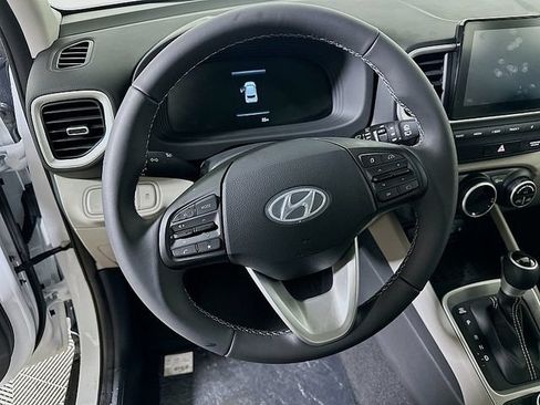 Used 2026 Hyundai Venue SEL FWD image 9