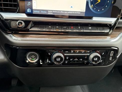 Used 2023 Chevrolet Silverado 1500 LT AWD/4WD image 20
