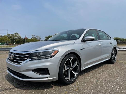 Used 2020 Volkswagen Passat 2.0T R-Line image 5