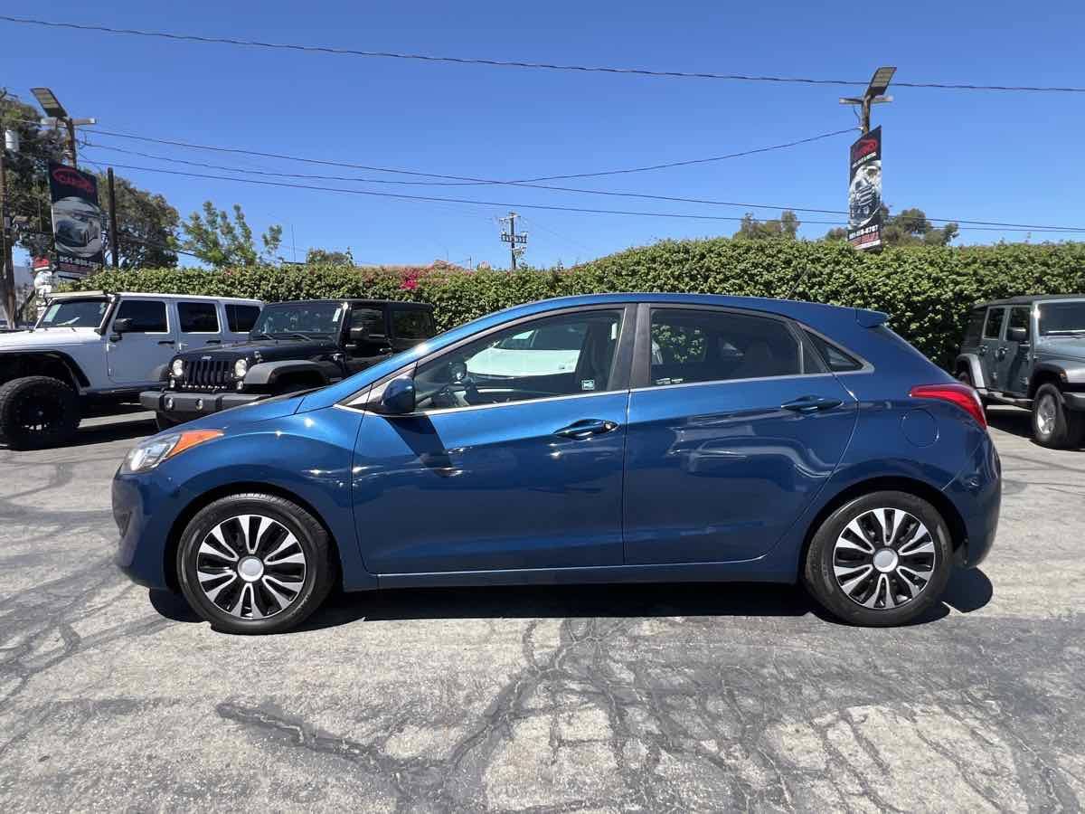 Used 2016 Hyundai Elantra GT FWD image 2