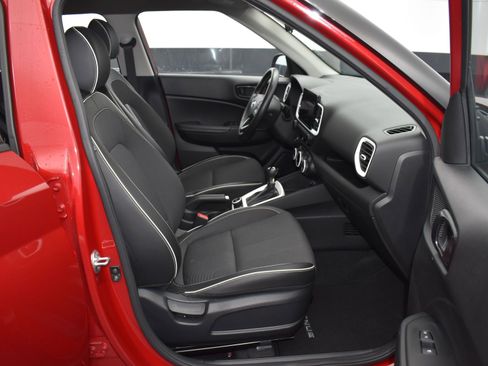 Used 2022 Hyundai Venue Limited image 11