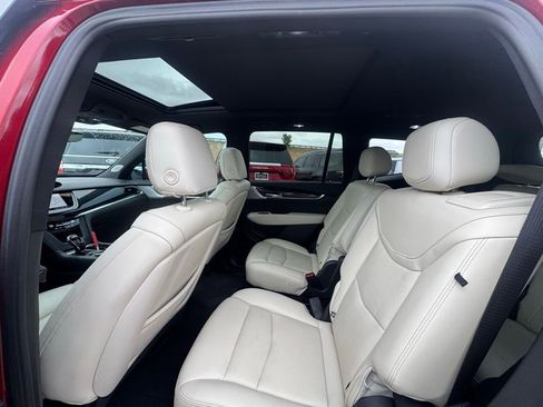 Used 2024 Cadillac XT6 Sport w/ Technology Package AWD/4WD image 2