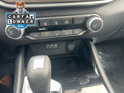 Used 2024 Nissan Altima 2.5 SV FWD image 40