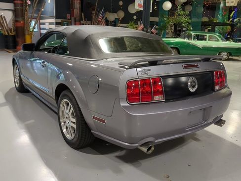 Used 2006 Ford Mustang GT RWD image 10