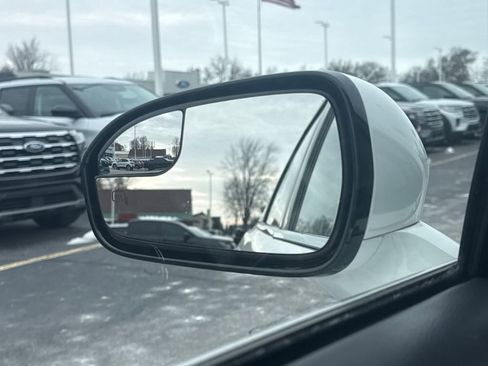 Used 2017 Ford Fusion SE w/ Fusion SE Technology Package image 41