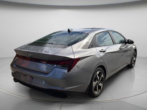 Used 2023 Hyundai Elantra SEL w/ Convenience Package image 6
