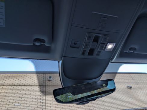 Used 2023 Volkswagen Taos SE w/ Panoramic Sunroof Package image 30