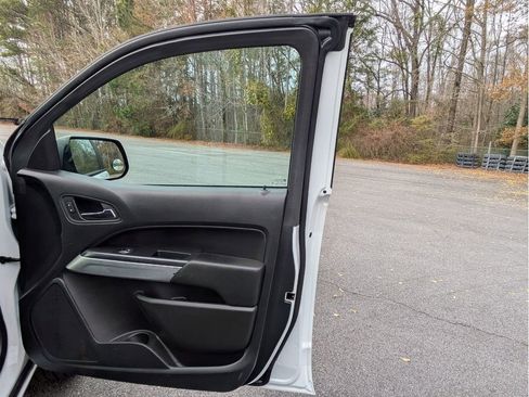 Used 2022 Chevrolet Colorado LT w/ Fleet Safety Package image 23