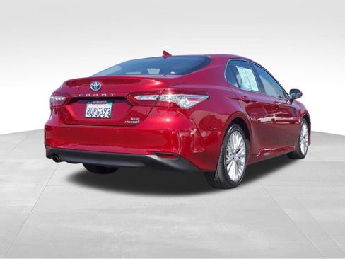 Certified 2018 Toyota Camry XLE w/ Audio Package image 3