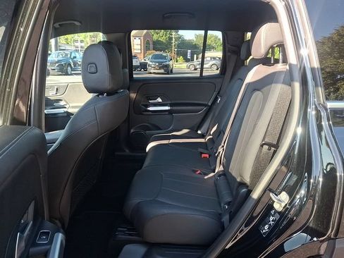 Used 2025 Mercedes-Benz GLB 250 4MATIC image 10